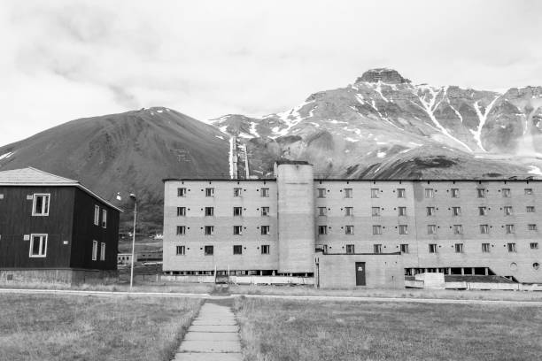 istock The abandoned russian mining town Pyramiden in Svalbard, Spitsbergen, Norway 877791102
