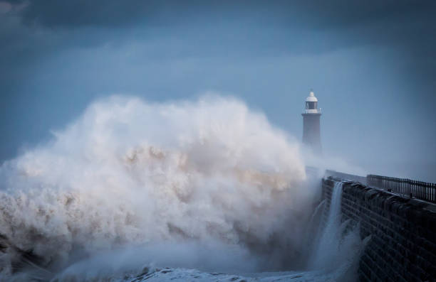 istock Wall of water 877854320