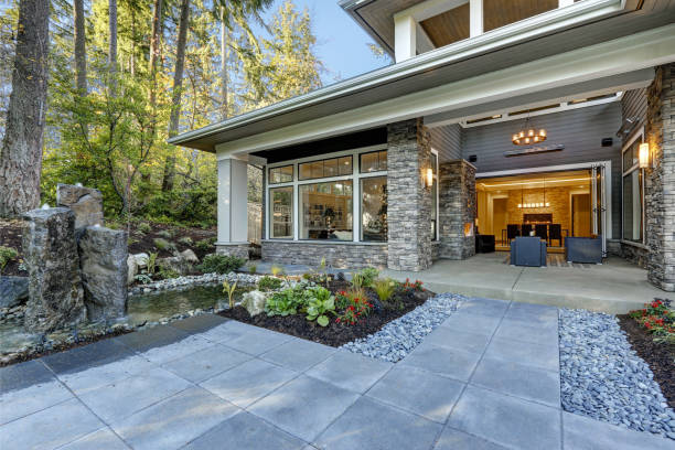 istock Luxurious new construction home exterior 877876450