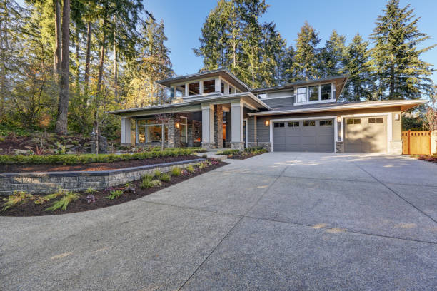 istock Luxurious new construction home exterior 877879928