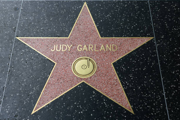 , hollywood walk of fame - judy garland 뉴스 사진 이미지