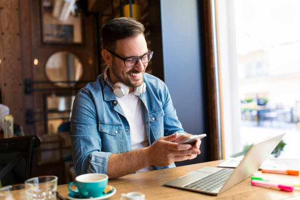 istock Freelancer at coffee shop 877985956