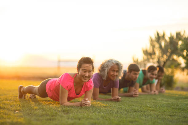 istock Outdoor Fitness Class 878027992