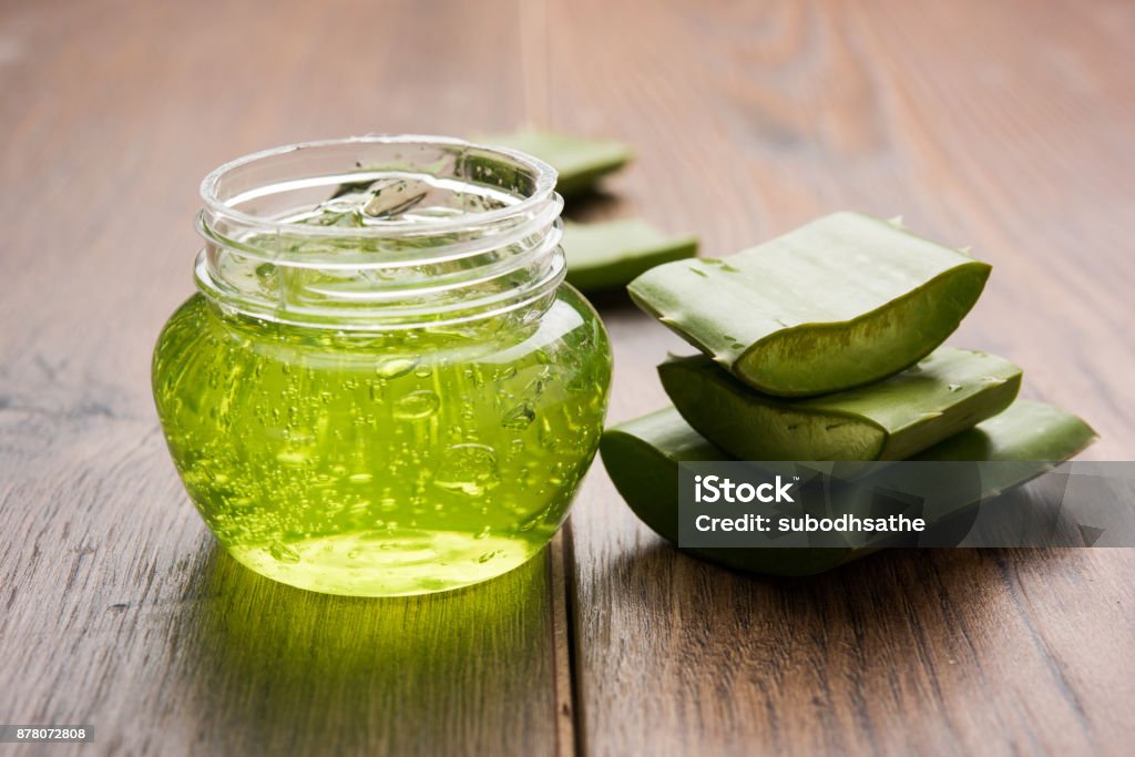 Jugo de Aloe vera, gel, hidratante crema, polvo y jabón en polvo - Foto de stock de Agua libre de derechos