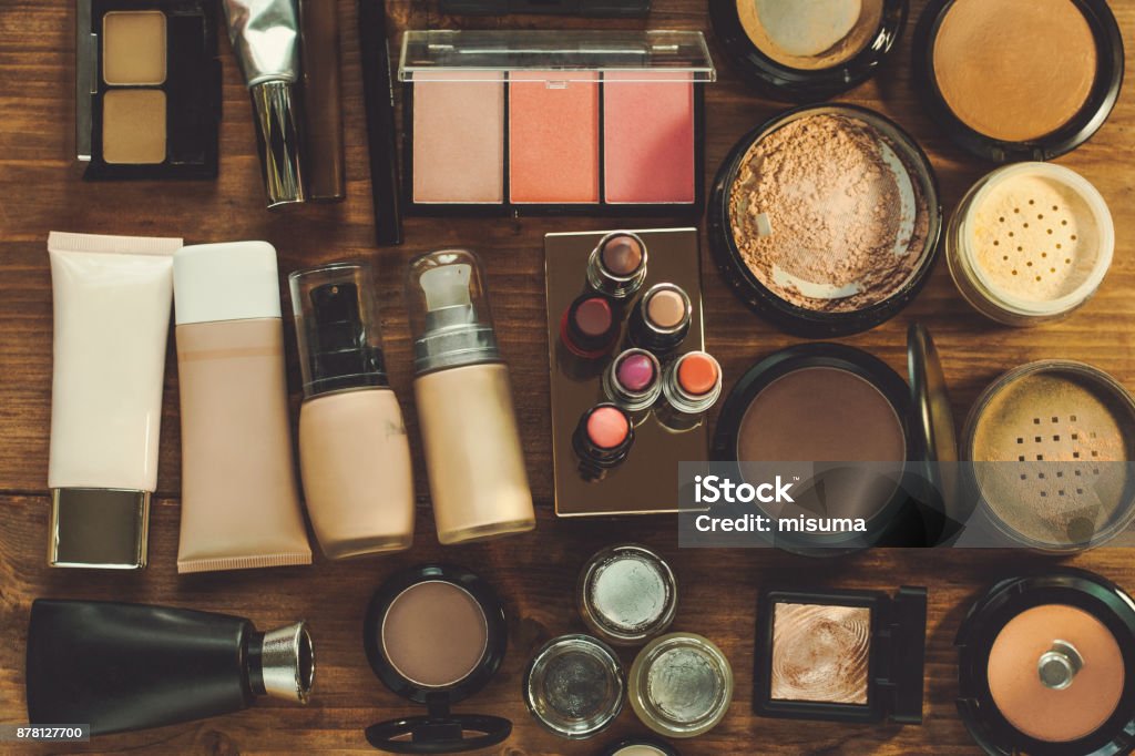 Groupe de produits cosmétiques décoratifs. - Photo de Maquillage libre de droits