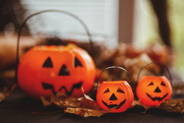 istock Family trick or treating 878143910