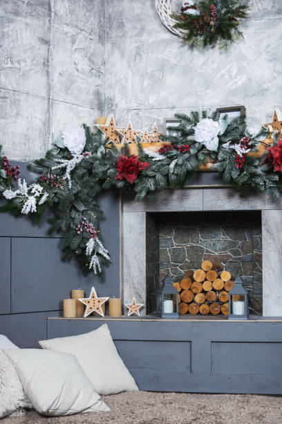istock Beautiful holdiay decorated room with Christmas tree and fireplace 878184668