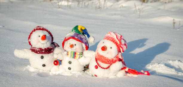 istock Happy snowman family 878336724