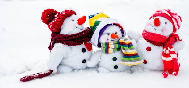istock Happy snowman family 878340836