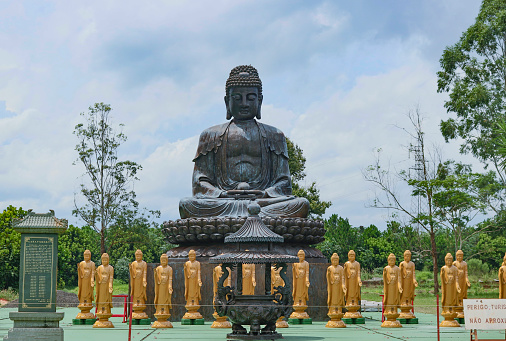 Varias estatuas de Buda en un templo budista de Foz do Iguazu, Brasil photo