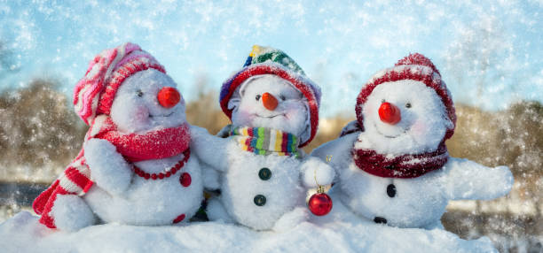 istock Happy snowman family 878347528