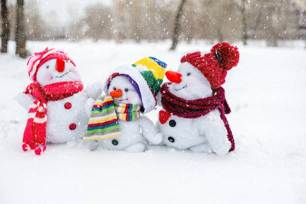 istock Happy snowman family 878369286