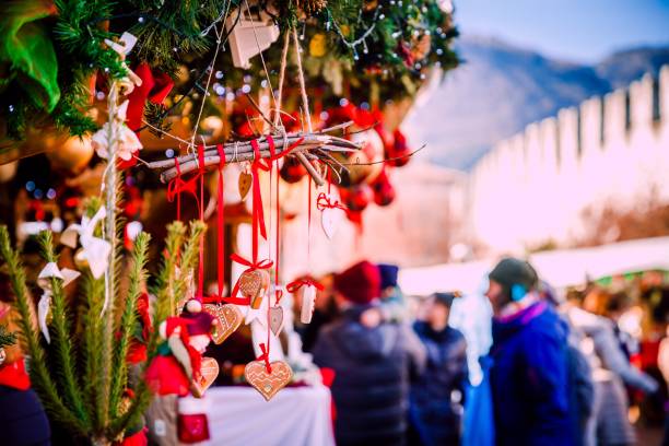 juldekorationer på trentino alto adige, italien julmarknad - prague christmas bildbanksfoton och bilder