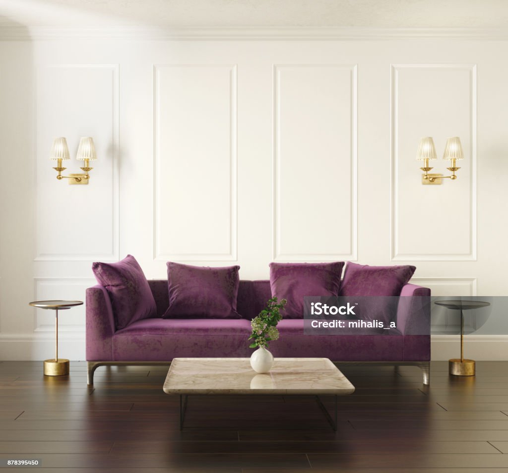 바이올렛 벨벳 소파와 현대적인 세련 된 클래식 인테리어 - 로열티 프리 보라색 스톡 사진