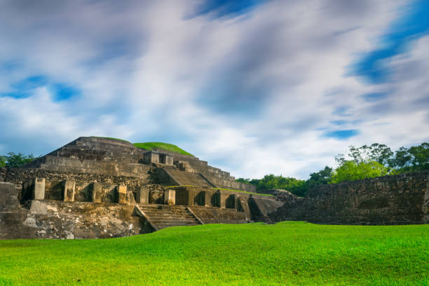 maya-pyramide von tazumal - el salvadoran stock-fotos und bilder