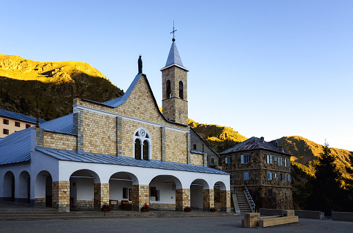 Iglesia de Santa Anna (Santa Ana) en Vinadio: Piamonte, Italia photo