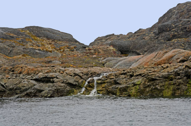 barren rock and a stream in the high arctic - baffin island imagens e fotografias de stock