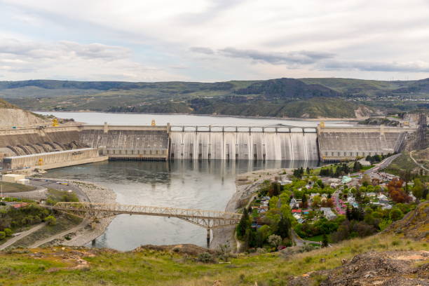 istock Grand Coulee Dam, WA 878724750