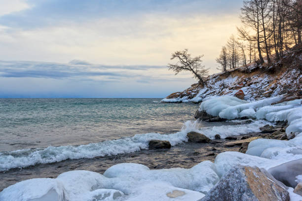 istock The ice on the shore and the waves 878751114
