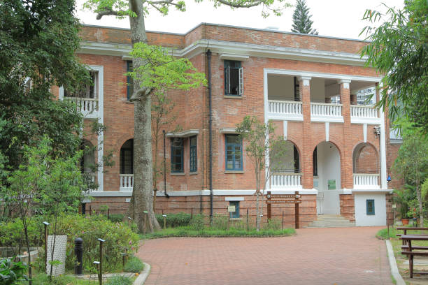 istock british residential house Woodside 878761498