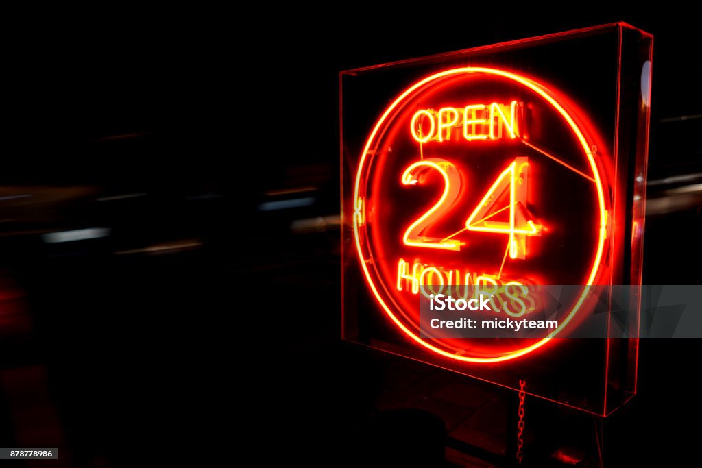 Segnale al neon 25 ore. - Foto stock royalty-free di Convenienza