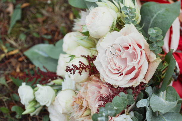 istock Beautiful wedding bouquet and rings 878809624