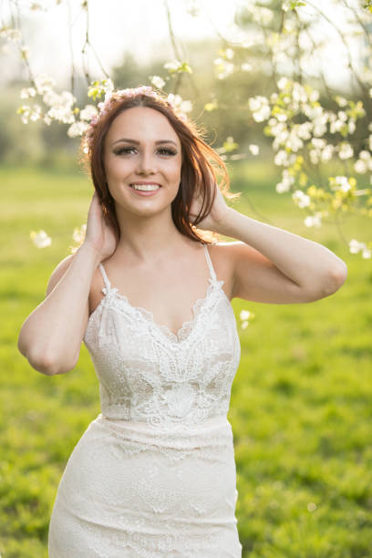 istock Beautiful smiling bride wearing wreath 878876174