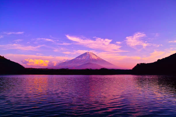 istock Lake Shojin and Mt. Fuji 878879904