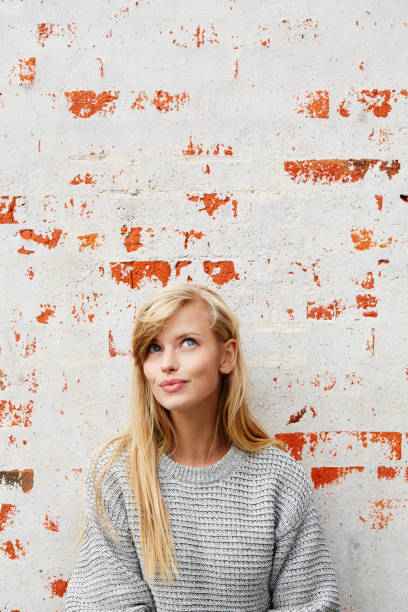 istock Girl looking up 878900682