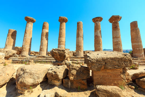 dolina świątyń, agrigento, sycylia, włochy - temple of heracles zdjęcia i obrazy z banku zdjęć