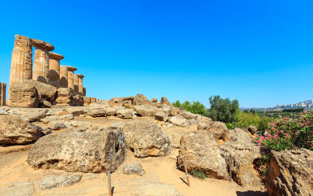 dolina świątyń, agrigento, sycylia, włochy - temple of heracles zdjęcia i obrazy z banku zdjęć