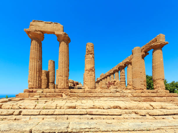 valle de los templos, agrigento, sicilia, italia - greek culture agrigento landscape colonnade fotografías e imágenes de stock