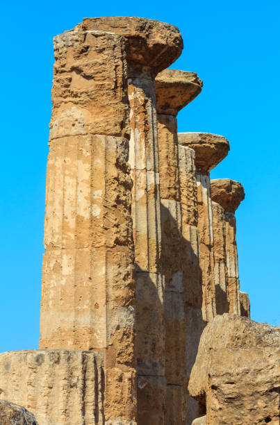 valle de los templos, agrigento, sicilia, italia - greek culture agrigento landscape colonnade fotografías e imágenes de stock