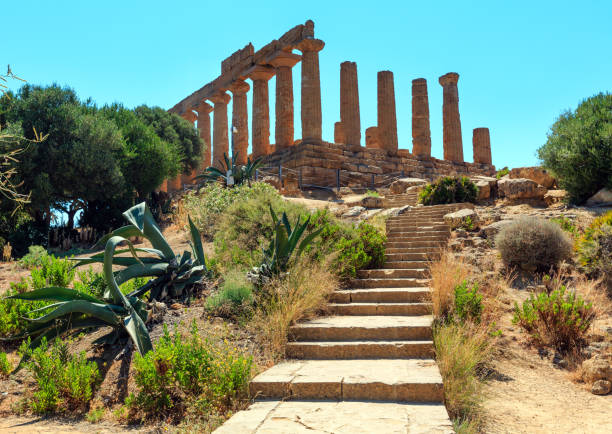 vale dos templos, agrigento, sicília, itália - greek culture agrigento landscape colonnade - fotografias e filmes do acervo