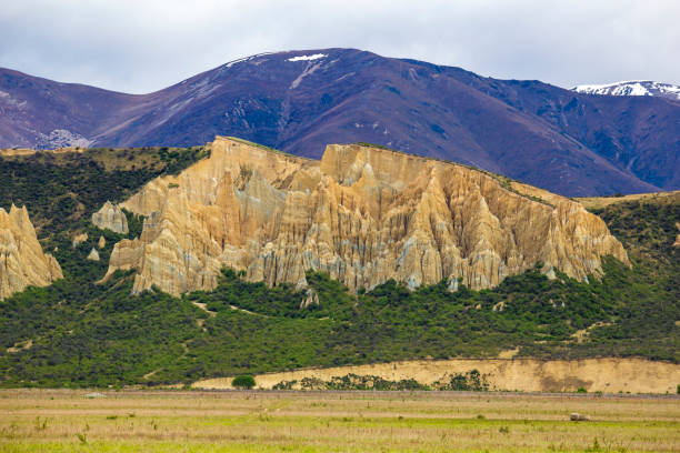 Clay Cliffs Clay Cliffs on South Island / New Zealand omarama stock pictures, royalty-free photos & images