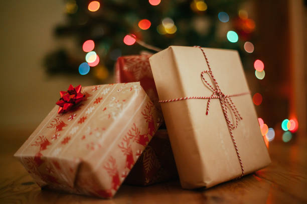 istock Christmas tree and holidays present on wooden flat 879008674