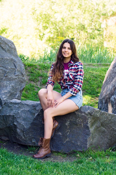 istock Young beautiful girl in the park 879009024