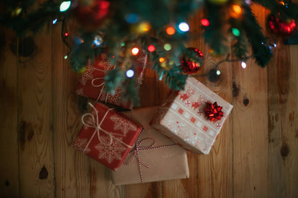 istock Christmas tree and holidays present on wooden flat 879009186