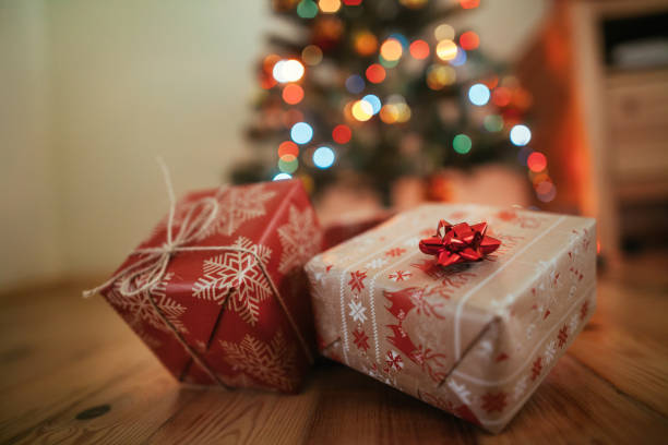 istock Christmas tree and holidays present on wooden flat 879011694