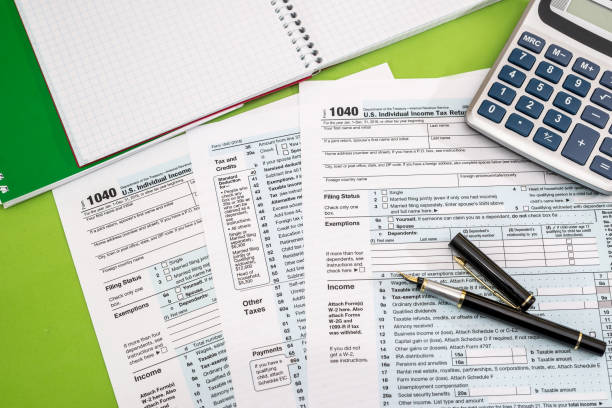 istock tax form, pen, note and calculator 879089890
