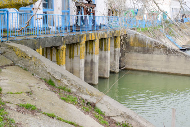 istock Water pumping station of irrigation system of rice fields. 879155214