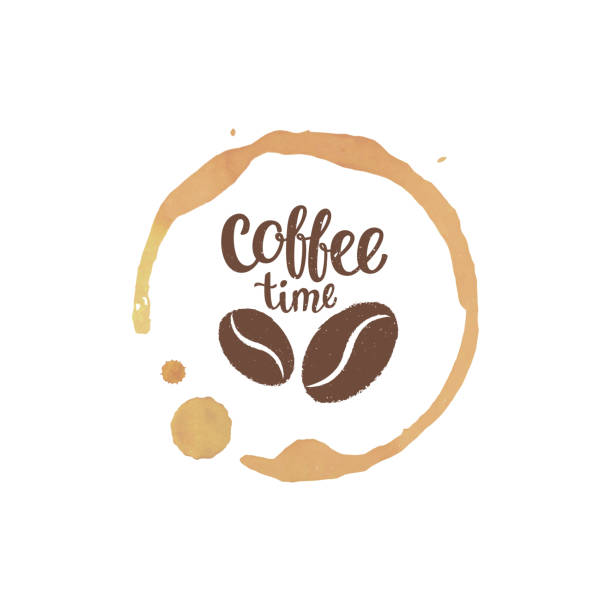 커피 컵 얼룩 그리고 커피 타임 레터링과 콩 실루엣과 방울. - coffee circle coffee bean label stock illustrations