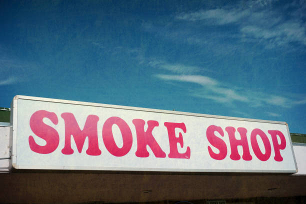 istock smoke shop sign 879239992