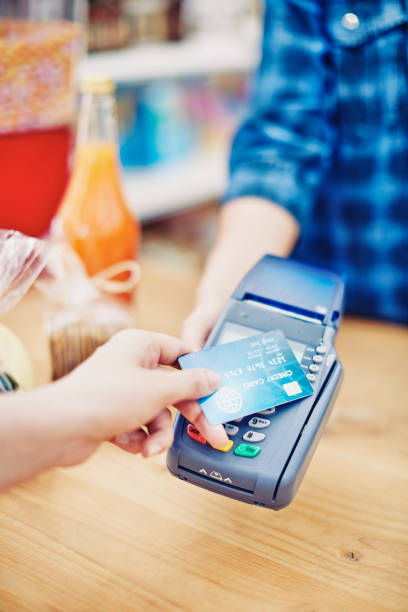 istock Deli owner receiving credit card payment from customer 879261694