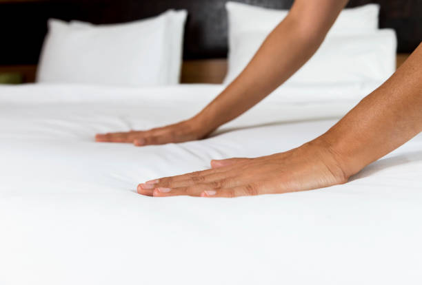 fazer-size - sheet human hand bed women - fotografias e filmes do acervo