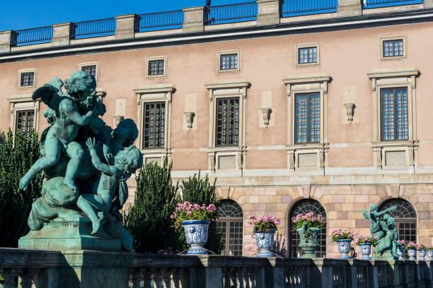 royal palace or kungliga slottet is the official residence and major royal palace of the swedish monarch located in gamla stan (old town), stockholm, sweden - kungliga imagens e fotografias de stock