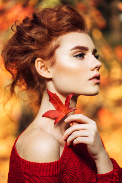 autumn photo of beautiful girl - beautiful red hair curly hair human hair imagens e fotografias de stock