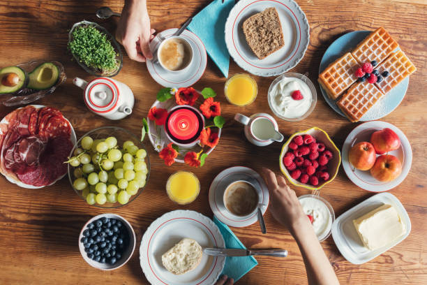 istock Young couple having breakfast – overhead view 879326796