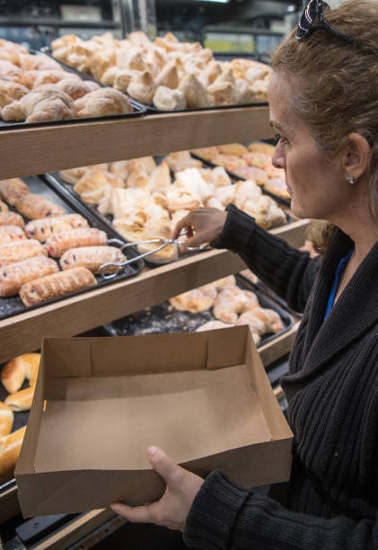 istock Woman buying sweet bread (pan dulce) 879334048