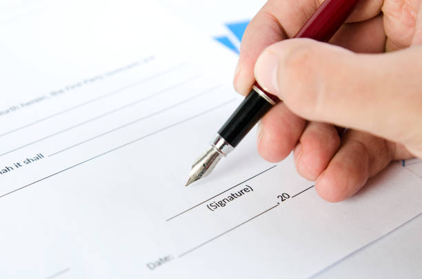 istock Man signs the contract with pen 879350840